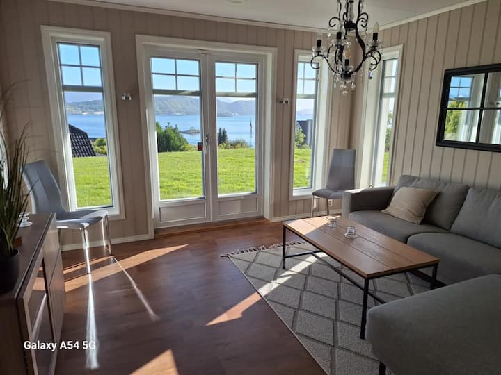 Fin Leilighet Med Nydelig Utsikt - Ålesund