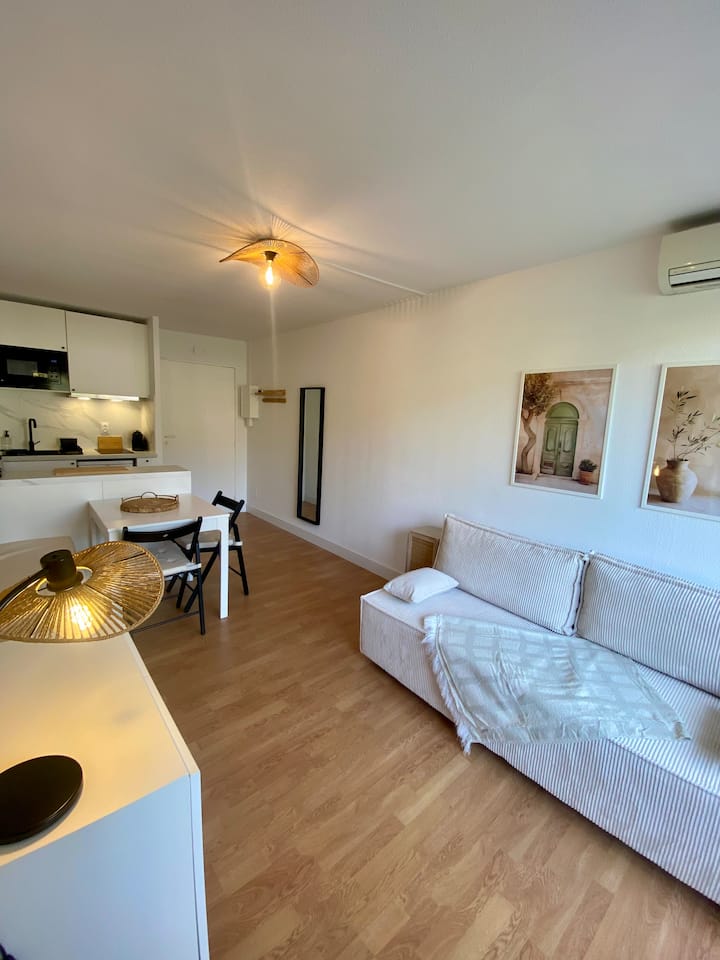 T2 Plein Centre Ville, Parking Privé, Wifi - Saint-Tropez