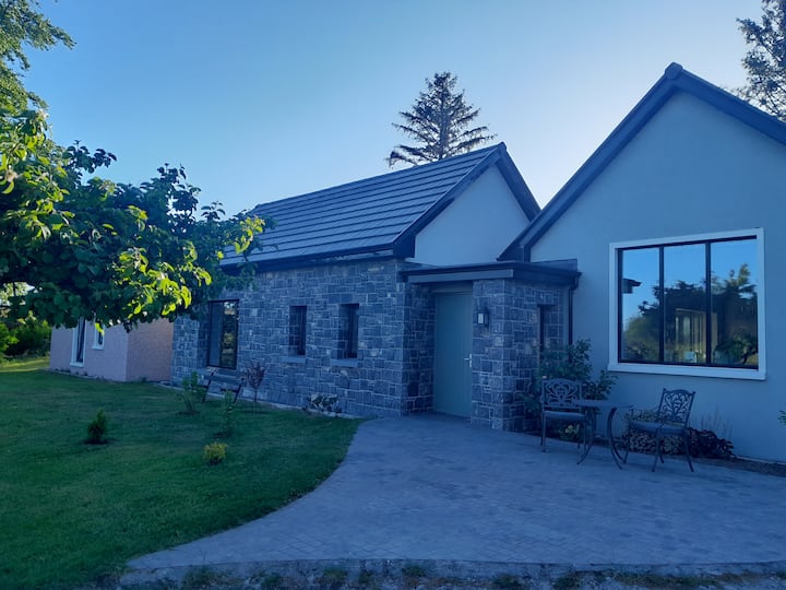 City Home In  A Country Setting. 10 Mins To City. - Galway