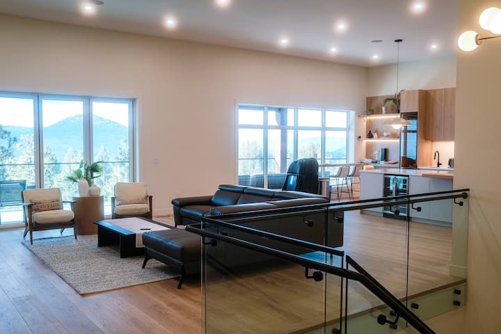 Skyview Retreat With Pool, Movie Theatre And Views - Penticton