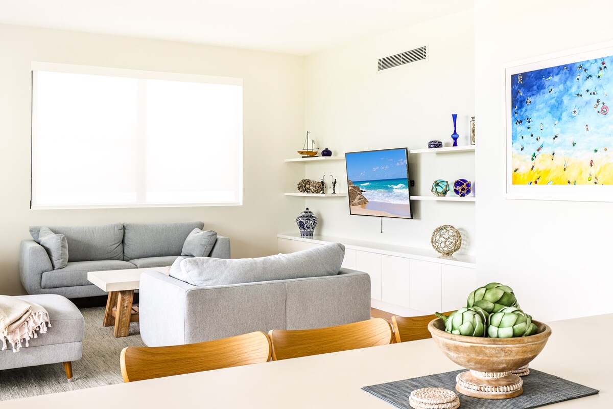 Top Airbnb: "Treetops" luxury apartment in South West Rocks