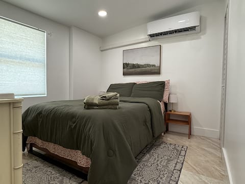 Cozy Guesthouse in Opa Locka