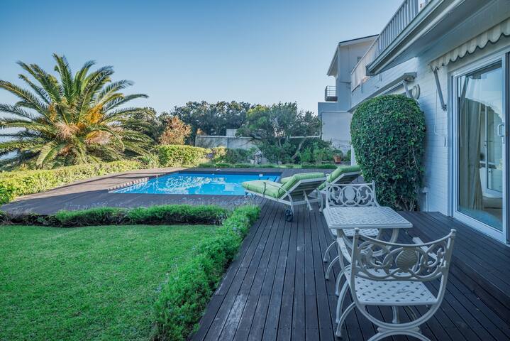 Skyline Serenity | 4BR Home Panoramic Views + Pool gallery image 5