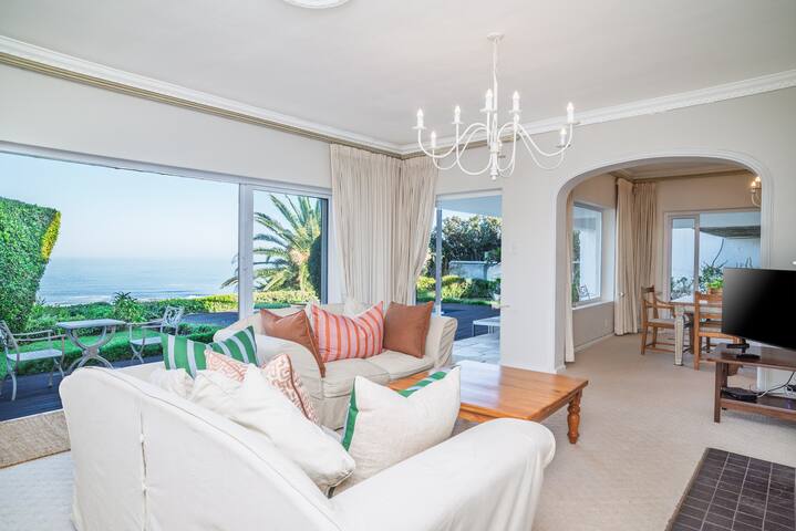 Skyline Serenity | 4BR Home Panoramic Views + Pool gallery image 3