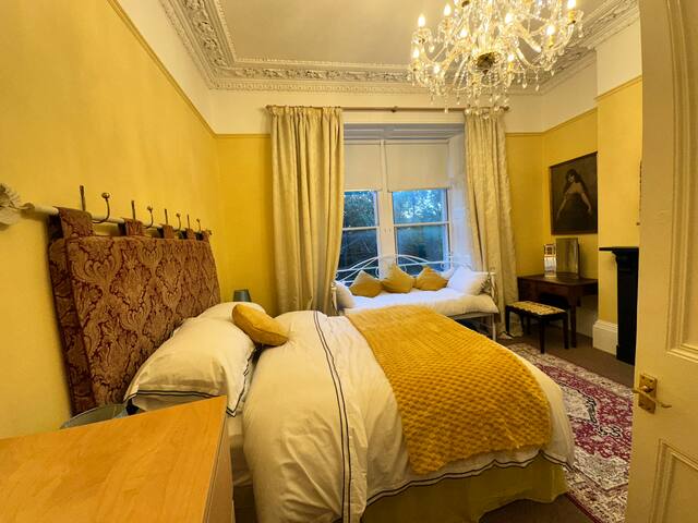 Spacious Apartment Clifton Downs gallery image 4