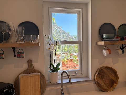 Successful Airbnb property: The Pottage, Lakefield Barn in Nettlestone And Seaview