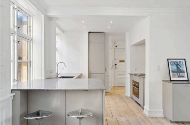 Stor lys lejlighed i centrum gallery image 5