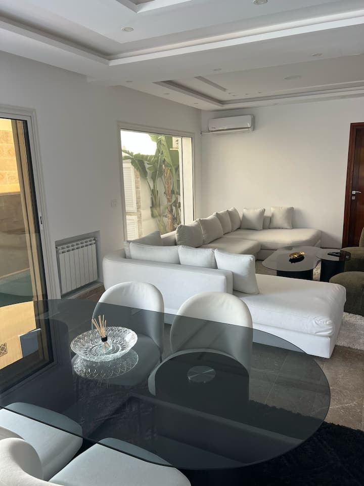 Spacious Getaway With Pool - La Marsa