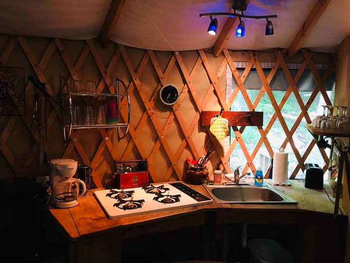 Yurt 2 @ The Spotted Sandpiper - 인터레이큰