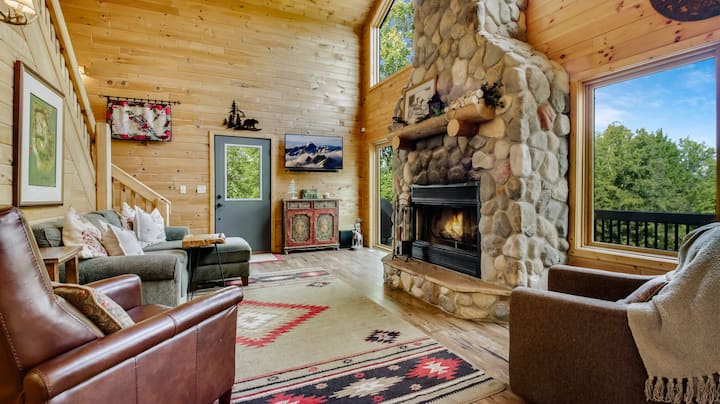 Lake And Trails Lodge | Lake Access | Sleeps 23 - Gull Lake, WI