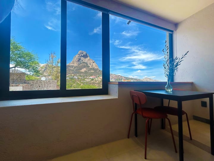 El Centro, La Peña, Vino, Cafe Y La Mejor Vista - Bernal