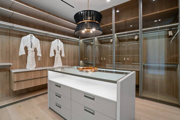 Linda Flora – Bel Air Oasis with Rooftop Deck gallery image 5