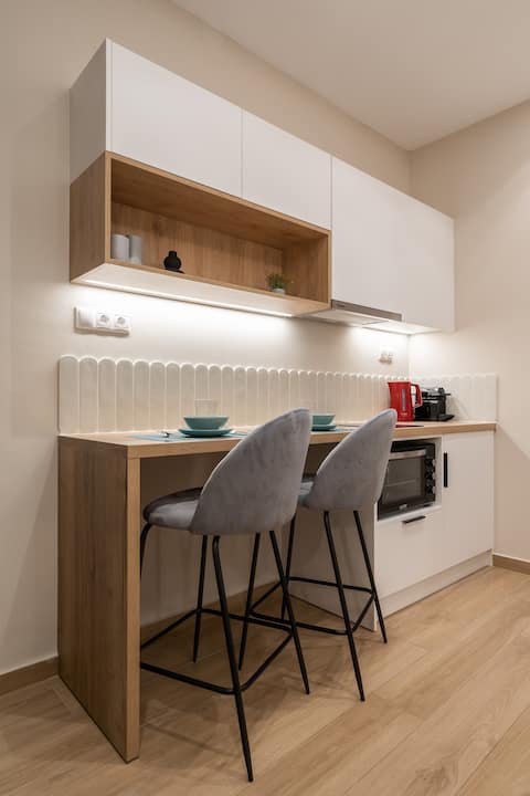 Successful Airbnb property: The Minion Elegant Suite Piraeus A2 in Βρυώνη