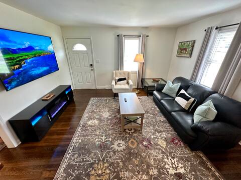 Top performing Airbnb: Color & Comfort – NoDa in North Charlotte