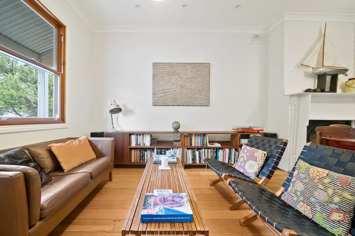 Cottage On Starling—vintage Meets Modern Comfort - Sydney