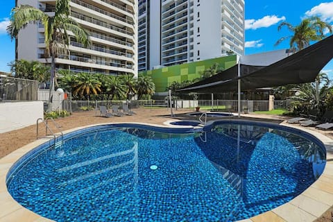 Gold Coast Resort: 2BR, 2Bath, Pool & Water Views