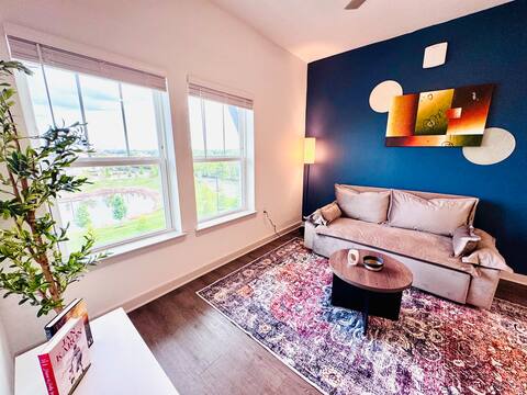 Popular Airbnb listing: Serene King Escape + Pet Friendly w/Pool + Gym in Bay Lake