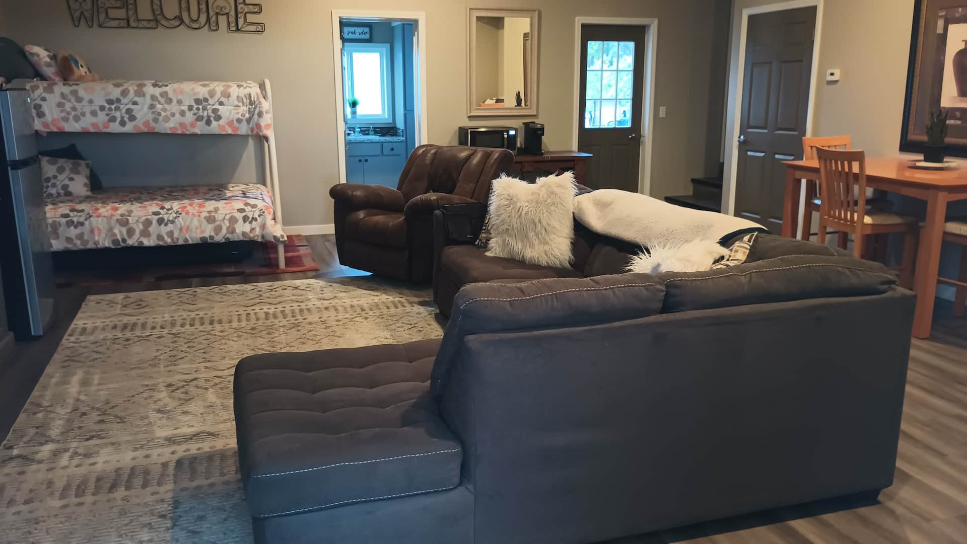 Privacy on Preston near Airport!