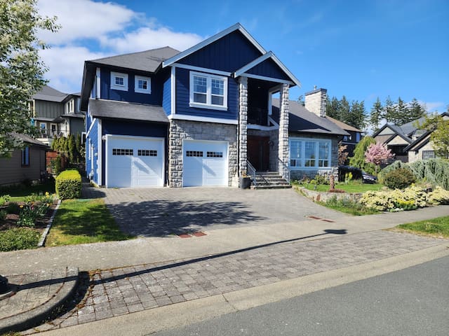 Spacious Bear Mountain Retreat