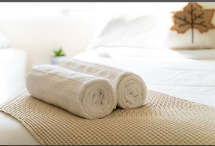 Spacious Bear Mountain Retreat gallery image 5