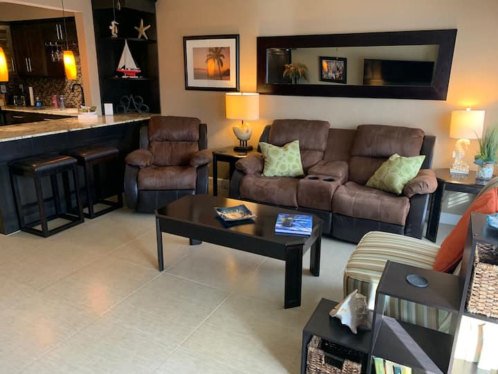 Waterfront Views, Minutes From The Beach And More. - Fort Lauderdale