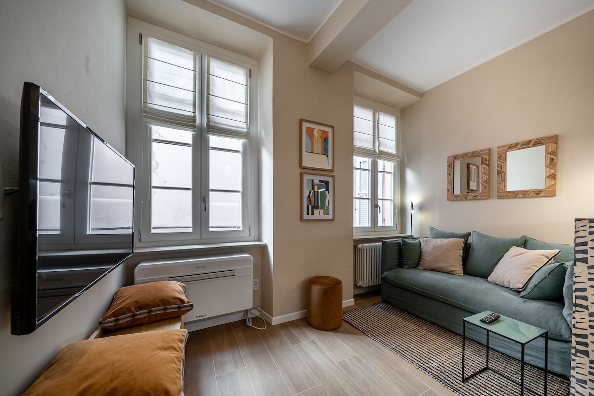 Top Airbnb: Modern Luxury Apartment in Central Parma in Parma