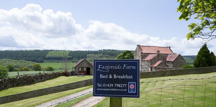 Easterside Farm B&b In Hawnby - King Room. - Helmsley