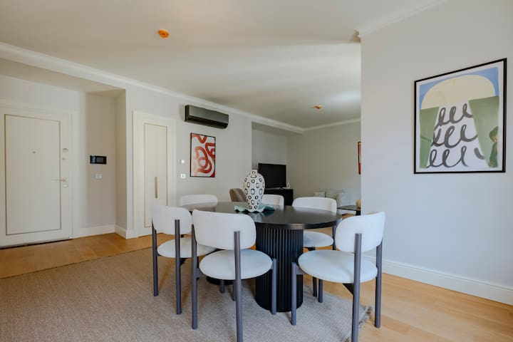 3-Bedroom Duplex in Central Taksim: Free Parking