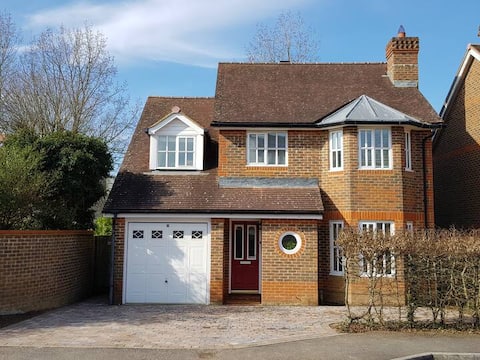 Lovely quiet Goodwood 4 bedroom house private road