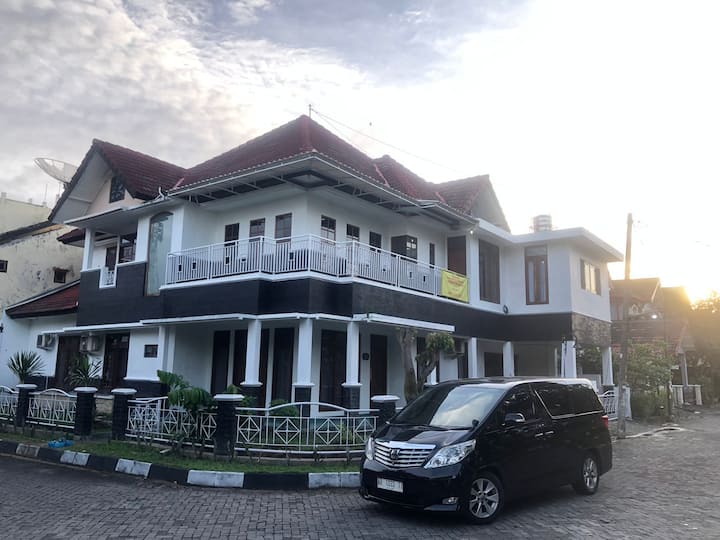 7-bedroom Villa Jalan Kaliurang - Yogyakarta