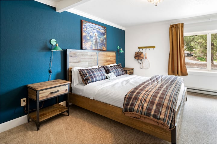 The River Room, вдъхновена от близката река Deschutes, пъстърва и стоманена глава от световна класа! 