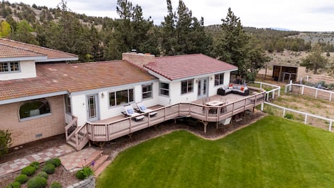 Luxe High Desert Retreat: Views, Vino & Fun