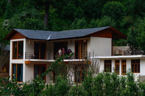 Luxurious Room in A Himalayan View Retreat