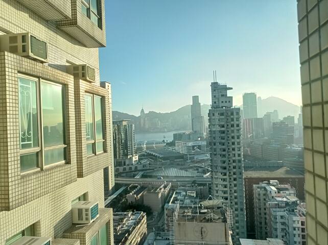 Hung Hom – Deluxe Suite 3-bedroom gallery image 2