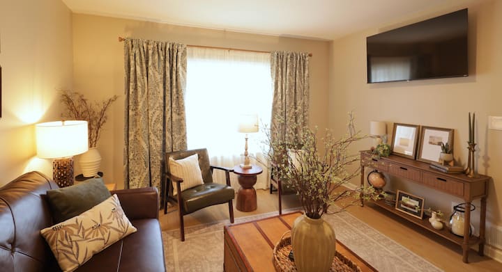 Garden Cottage Downstairs - Close To Locks & Town - Sault Ste. Marie, MI