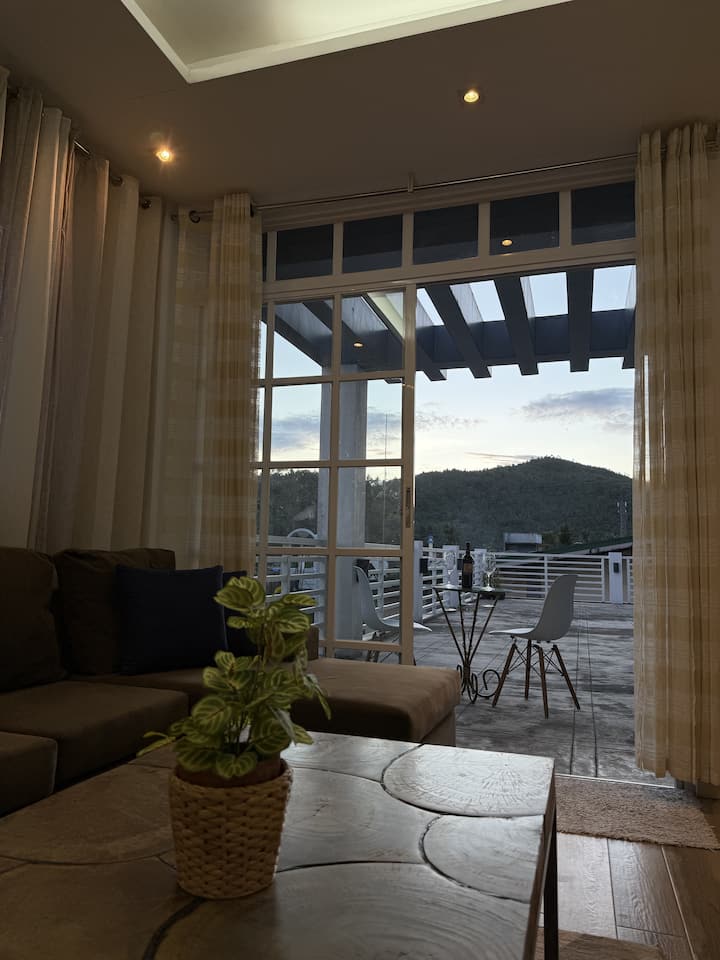 Garra Apartelle - Penthouse - Parking Is 200m Away - Matnog