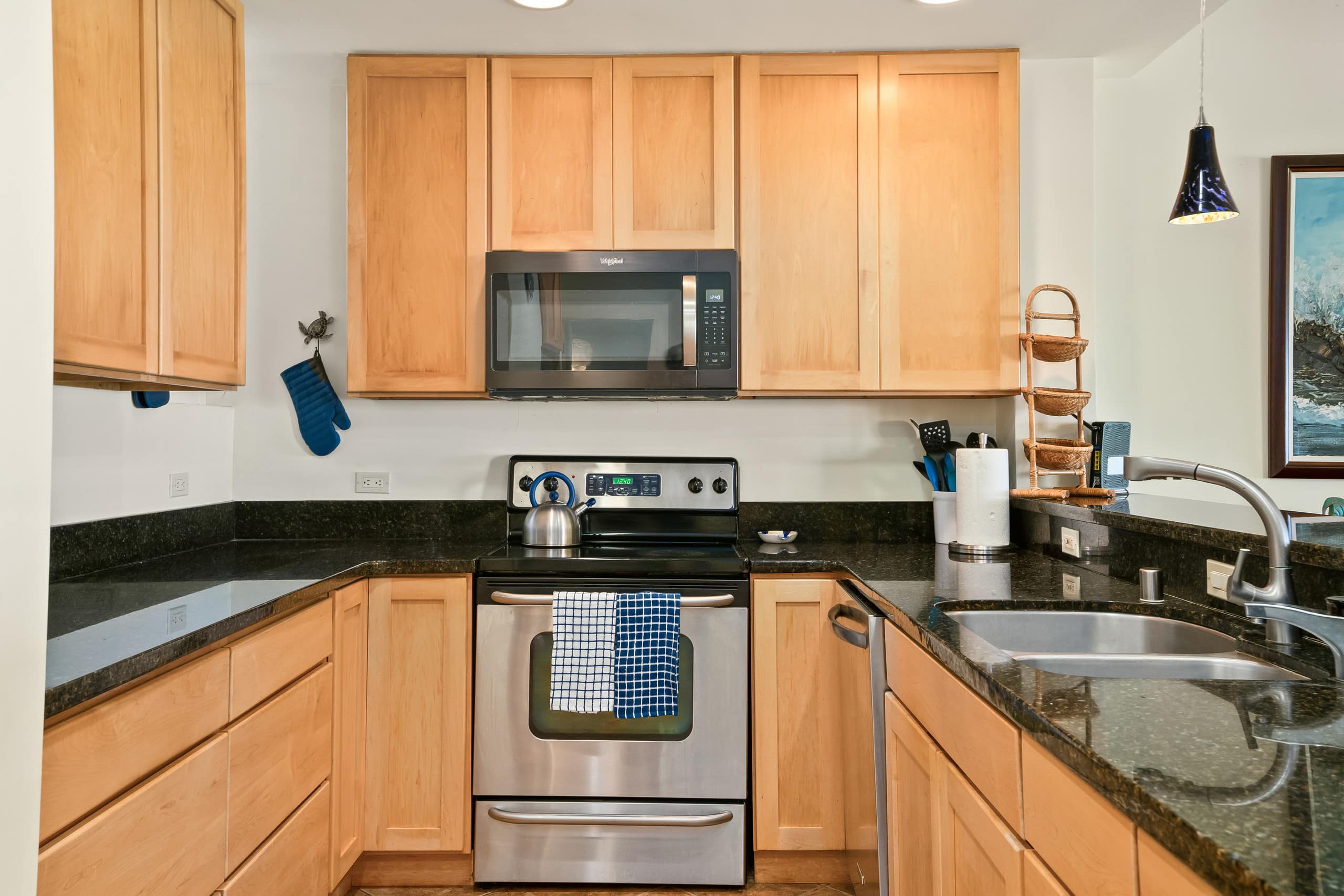 Spacious Ground Floor Puu Poa 103 AC - Image 8