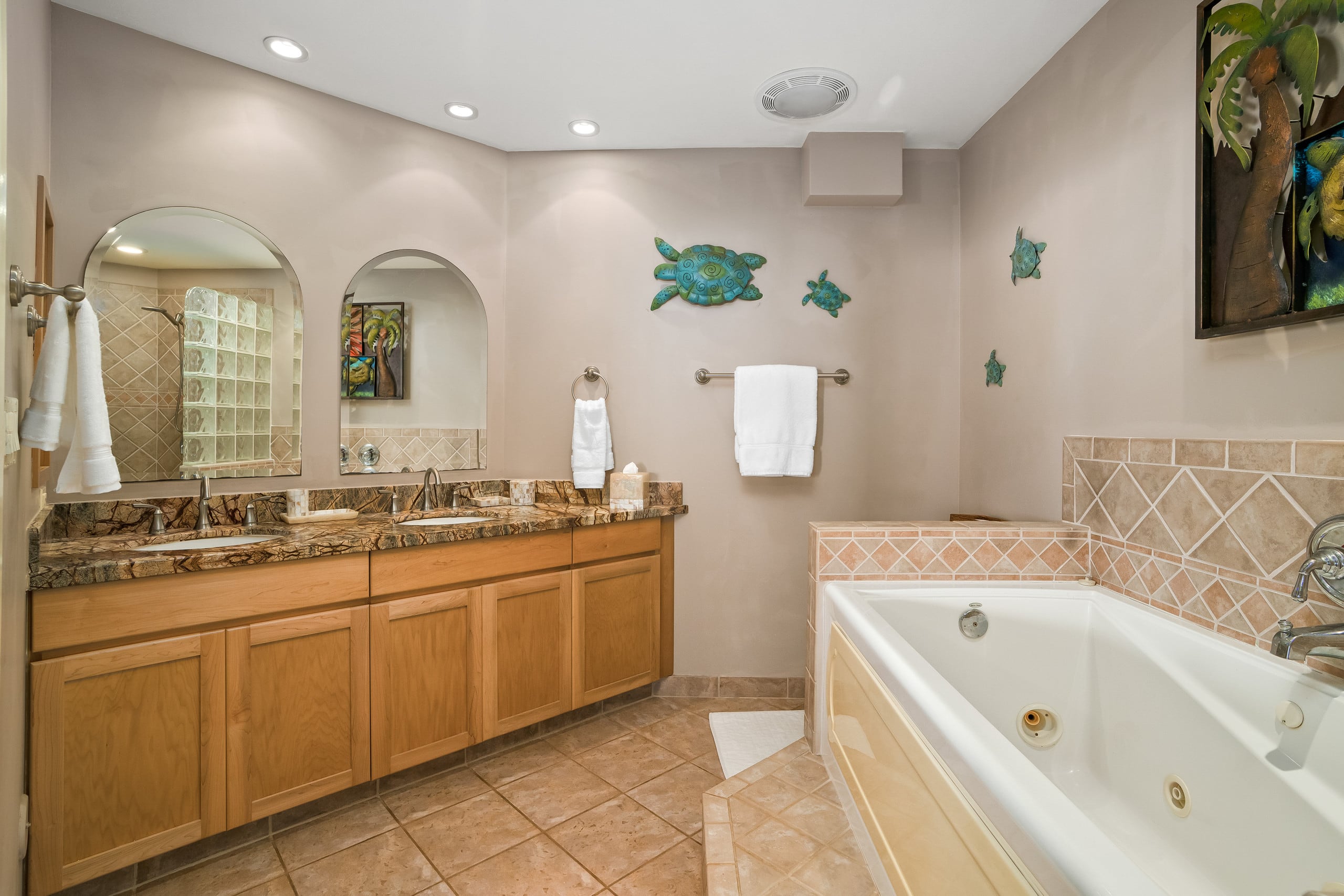 Spacious Ground Floor Puu Poa 103 AC - Image 16