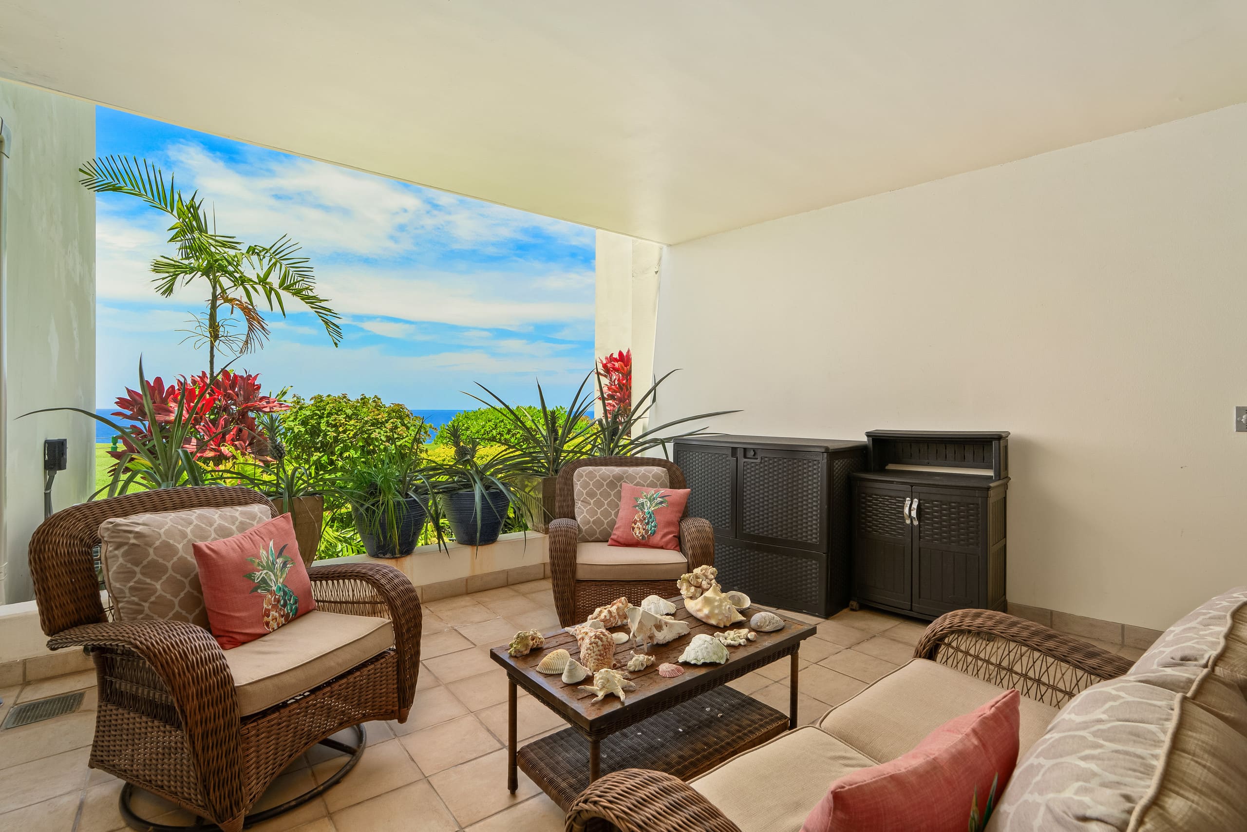 Spacious Ground Floor Puu Poa 103 AC - Image 20