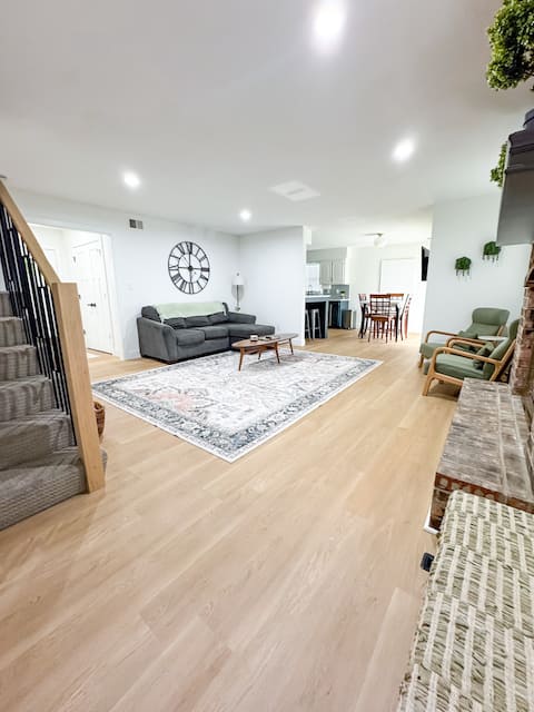 Modern Comfort on Crystal – Sleeps 16!