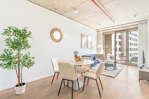 @Stylish 2BR near Hospital with Gym Pool & Parking