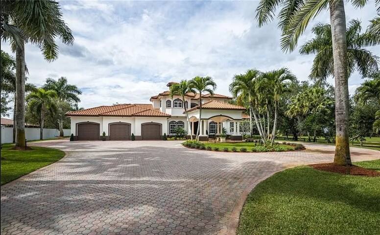 Private Ranch Retreat w/ Pool gallery image 3