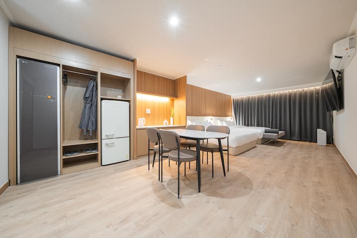 H Avenue Hotel 천안불당점 
Vvip 파티패밀리 트윈 - 쌍용동
