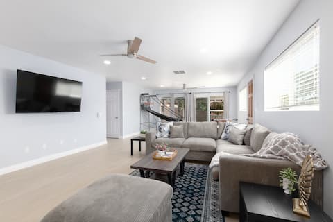 Top performing Airbnb: New Home! Spacious with Pool Table, Games & Yard. in Linda Vista