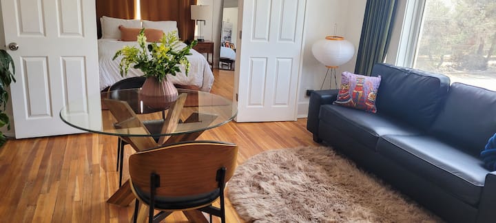 Downtown Apartment W/ Balcony & City Views - Sunset Heights, TX