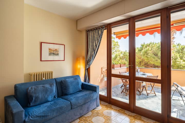 Guesthost - Bright Seaview Apartment In Sanremo - Sanremo
