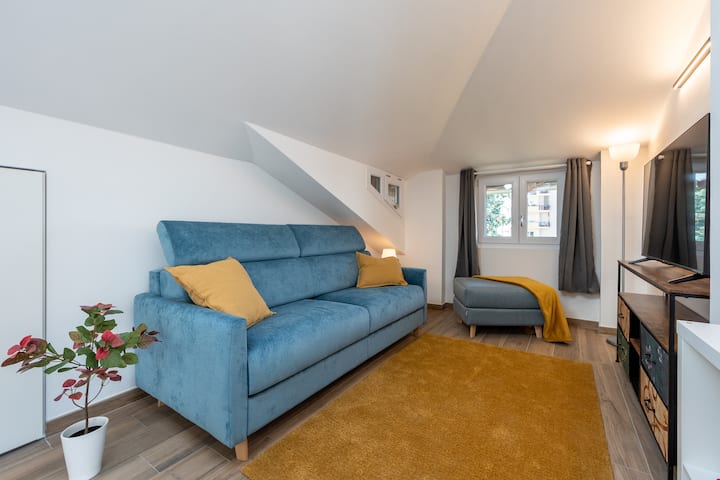 ספה נפתחת עם מזרן 160x190 ס"מ, גובה 12 ס"מ