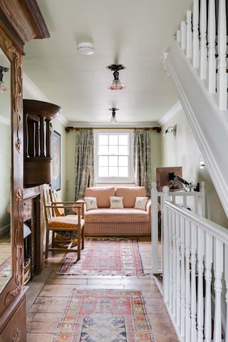 Kensington Dragon Gem 2bed/2bath w Patio