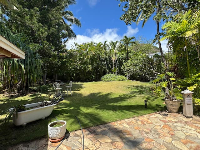 Lanikai Paradise across the street from the beach! gallery image 5