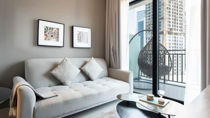 Keyrock | Scenic Lakeview Escape In Business Bay - Dubaï